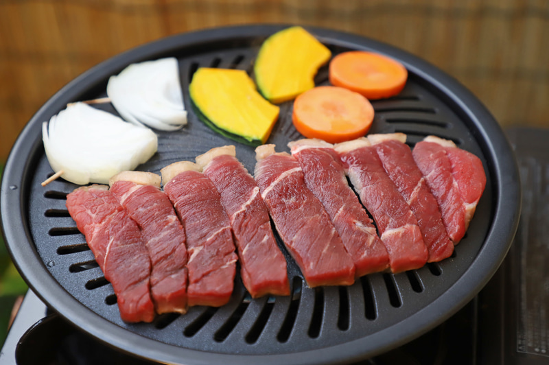 カセットコンロ＋専用焼肉プレートでコンパクトに焼肉ができる