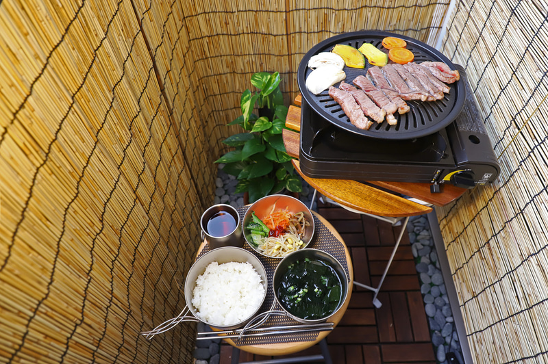 ソロキャンプの気ままさとバーベキューの豪華さが両立し、非常に満足