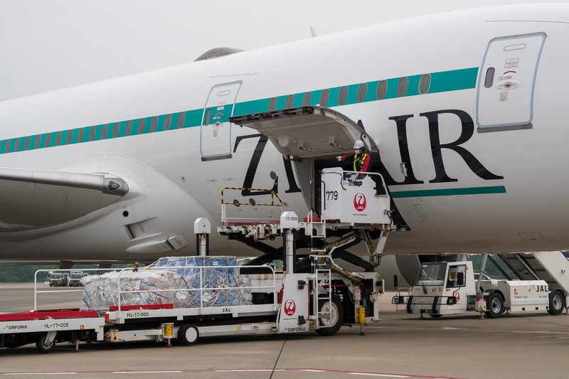 往路は約13トンの貨物を搭載して運航。復路は約17トンの搭載を予定している