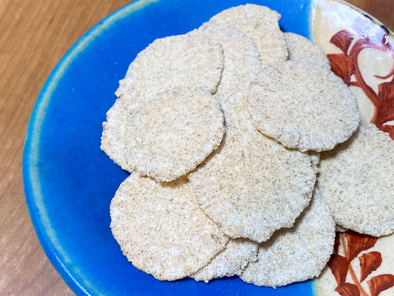 薄くて平べったいおせんべい