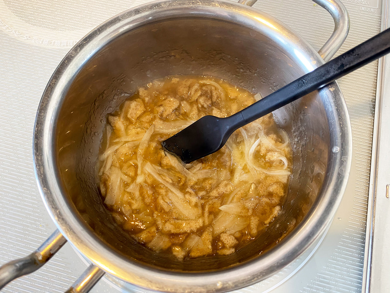 薄切りした玉ねぎを入れ柔らかくなったら