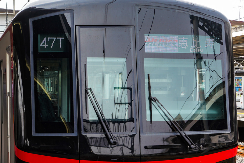 運行表示と一体型の種別、行先表示器はどちらもLED