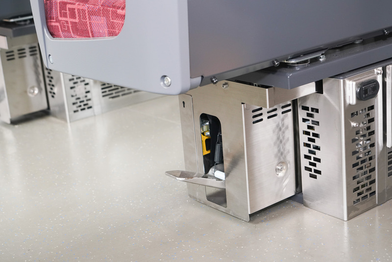 シート回転用のロックレバー