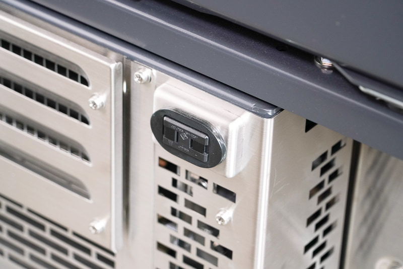 AC100Vコンセントは各席分用意される