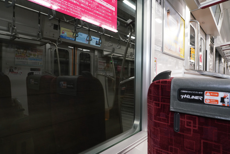 日比谷線に入り車窓は地下に