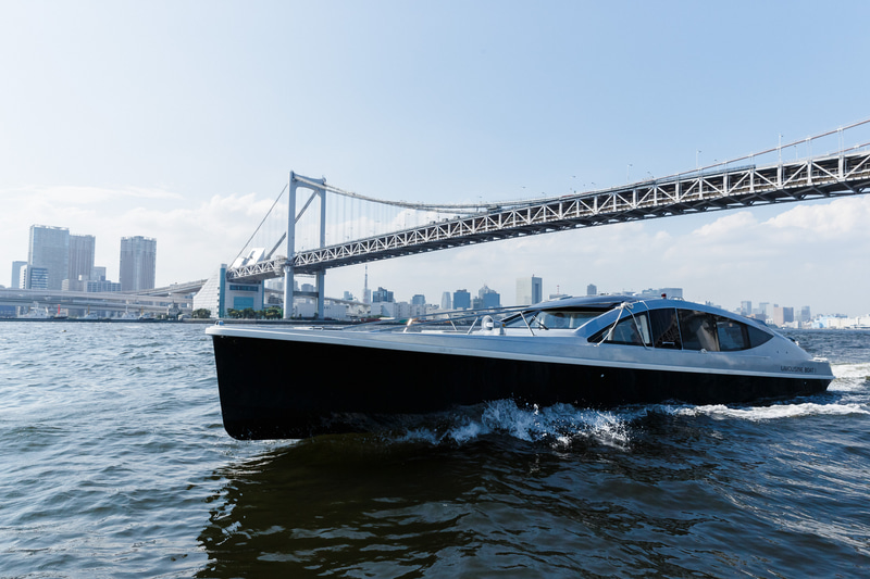 6月19日から「竹芝地区船着場（ウォーターズ竹芝前）」に定期船就航。7月13日から羽田空港を結ぶ実証実験も