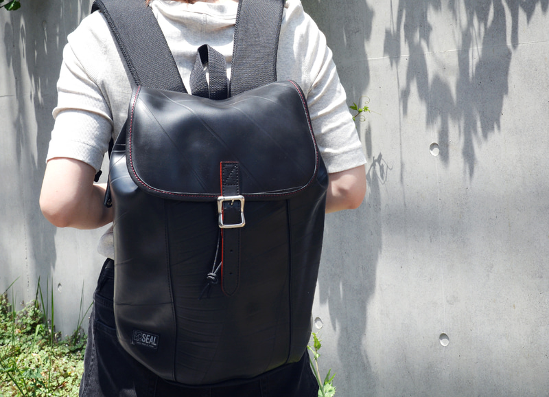 「リュックサック」ブラック×レッド