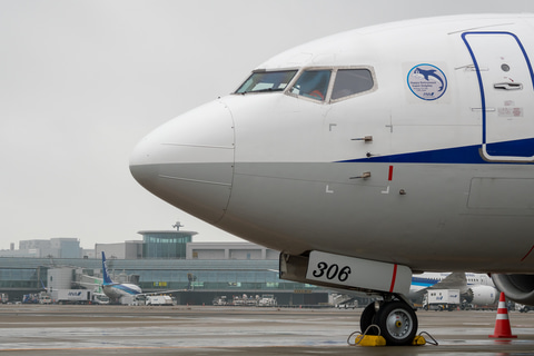 ANAのボーイング 737-500型機「スーパードルフィン」がラストフライト