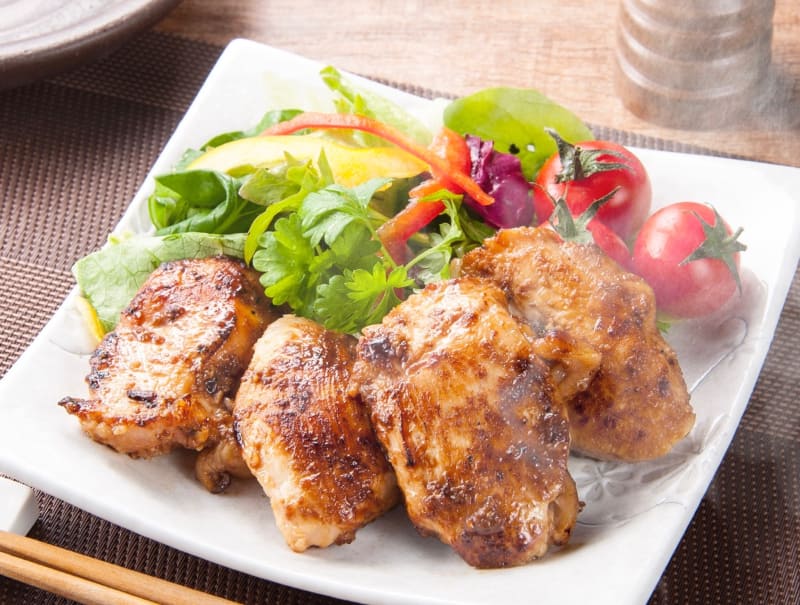 ジンギスカン専門店の安部商店は「ストックおかず商品」として「いわて南部どり味噌漬け」を発売した