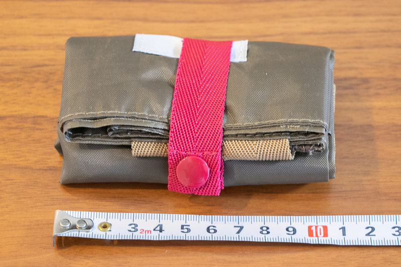 エコバッグのサイズは、折りたたみ時は約11×6cm、バッグとしては幅が31cmで高さが33cm。マチは7cmだった
