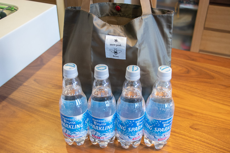 500mLのペットボトルなら4本、2Lのペットボトルなら2本入る