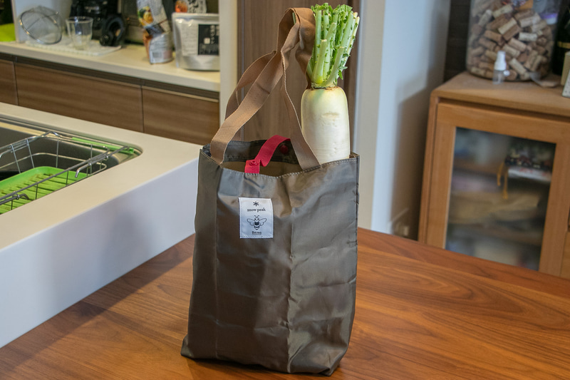 大根1本、豆腐1パック、ミニトマト1パック、3パック納豆2つ、缶詰3個は収まった