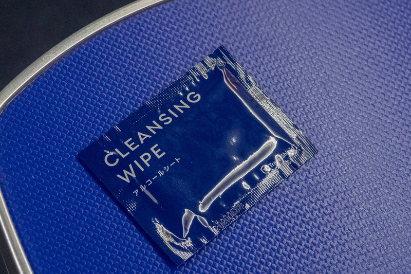 希望する乗客へはアルコール除菌シートの配布もスタートした