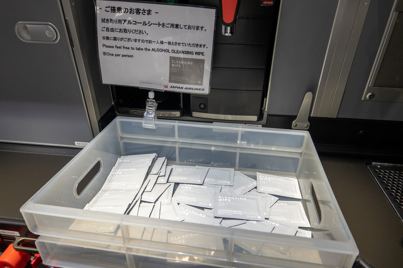 機内に備えている「拭き取り用アルコールシート」