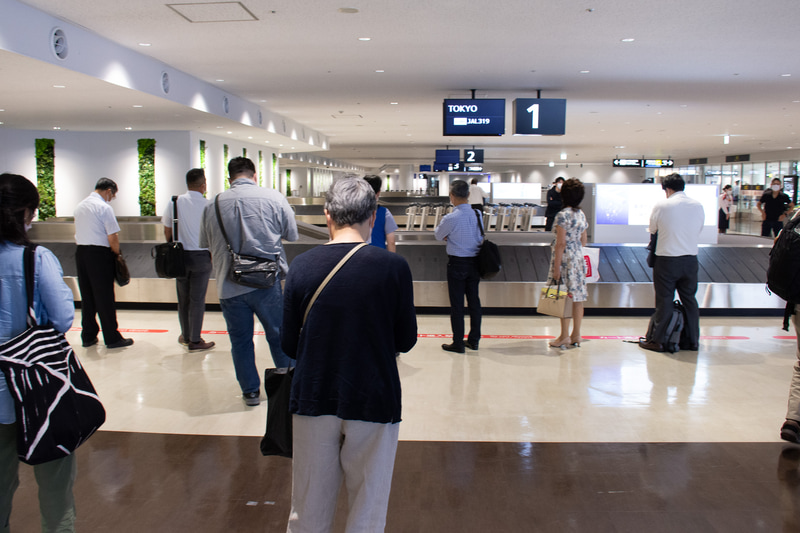 バゲージクレームでは自発的に間隔をあける様子が見られた