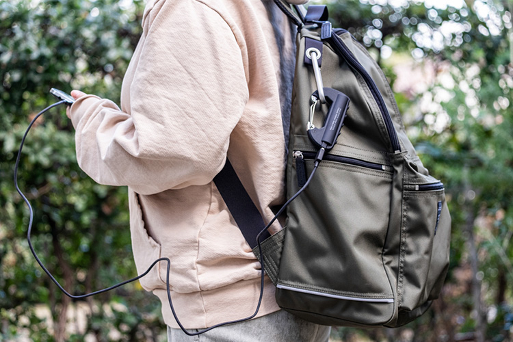 ヴィレッジヴァンガードはカラビナタイプのモバイルバッテリーを発売した