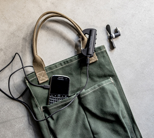 別売りのUSB Fanと接続することでモバイルファンとしても使用できる