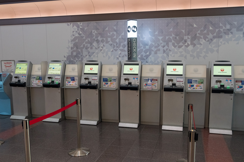 旧来型の自動チェックイン機は1台おきの稼働から、全機稼働へ運用を変更