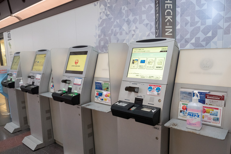 旧来型の自動チェックイン機は1台おきの稼働から、全機稼働へ運用を変更