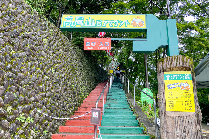 この階段がビアマウント会場の入口