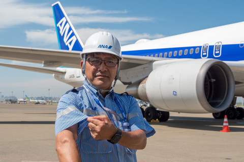 熱中症ゼロ コロナ感染ゼロで夏を乗り越えたい Ana 飛行機のそばで働くグラハンスタッフに新素材の半袖制服を導入 トラベル Watch