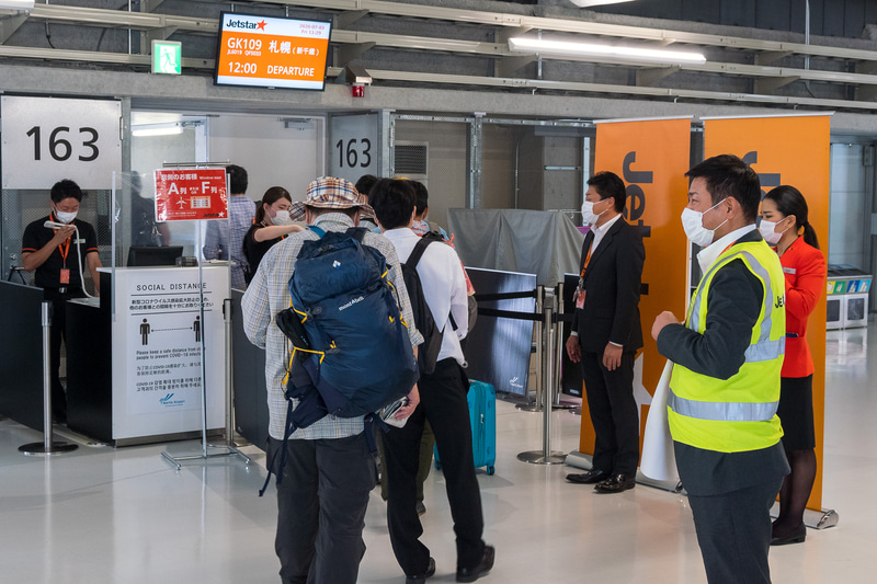 搭乗客にお礼を述べる片岡氏