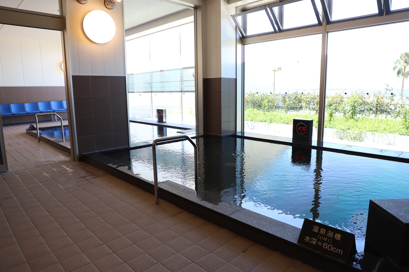 大浴場、露天風呂、サウナ、水風呂がある。シャワー数は14