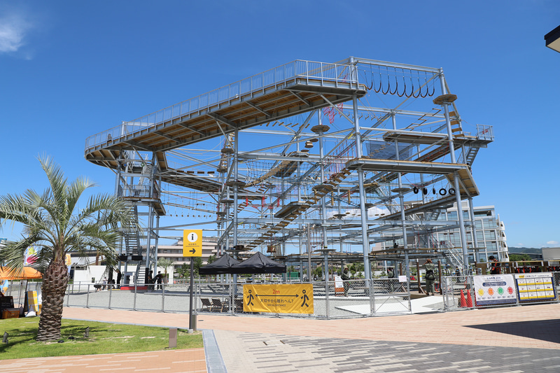 鋼鉄のジャングルジムのようなアスレチック“ハートスロブ”