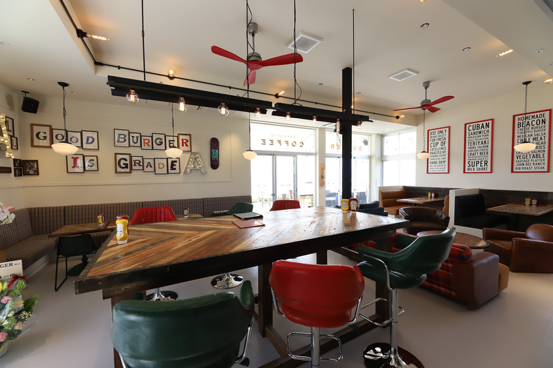 オールドアメリカをイメージした店内