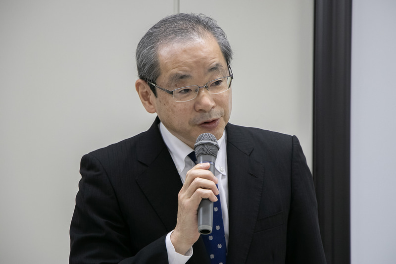 懇談会の進行を務めた広報委員長 米田昭正氏（KNT-CTホールディングス株式会社 社長）