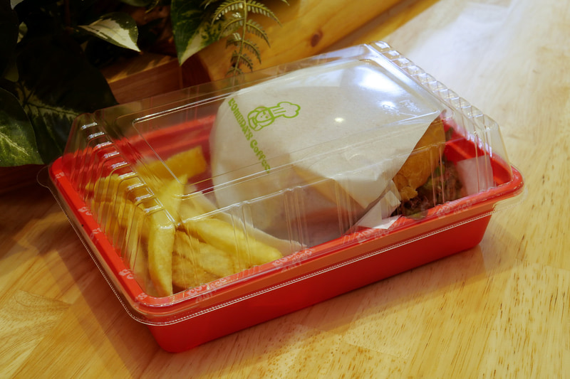 ドリンクやフードメニューはテイクアウトにも対応。テイクアウトのパッケージにも環境に優しい素材を利用しているという