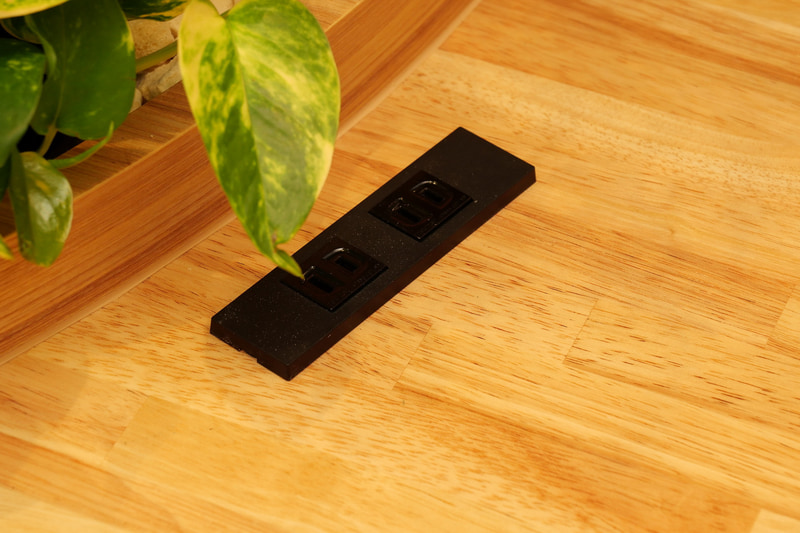 カウンター席にもコンセントを用意