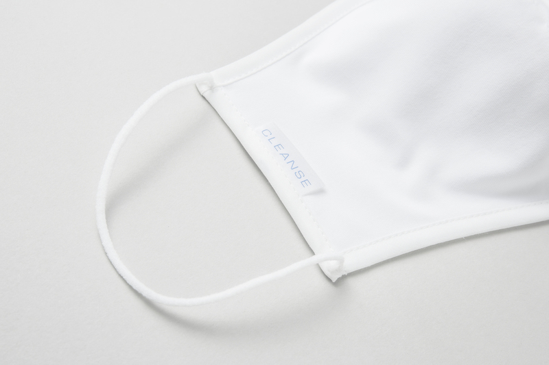 速乾性のうとストレッチ性に優れた素材を使用しクレンゼ加工を施した