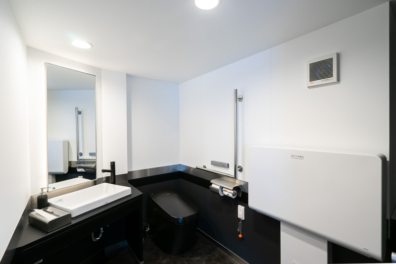 1階にある多目的トイレ。これ以外にも通常のトイレと洗面もある
