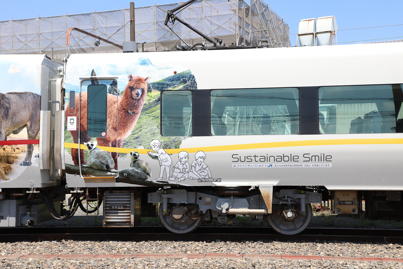 未来の子供たちが明るく、そして笑顔あふれる世界になることを願う3号車（モハ287-204）