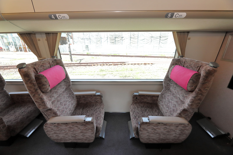 座席はもちろん回転対座可能