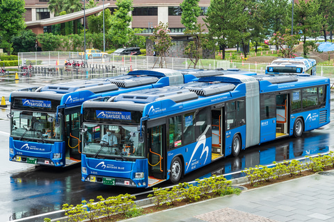 横浜市、連節バス「BAYSIDE BLUE（ベイサイド・ブルー）」運行開始記念