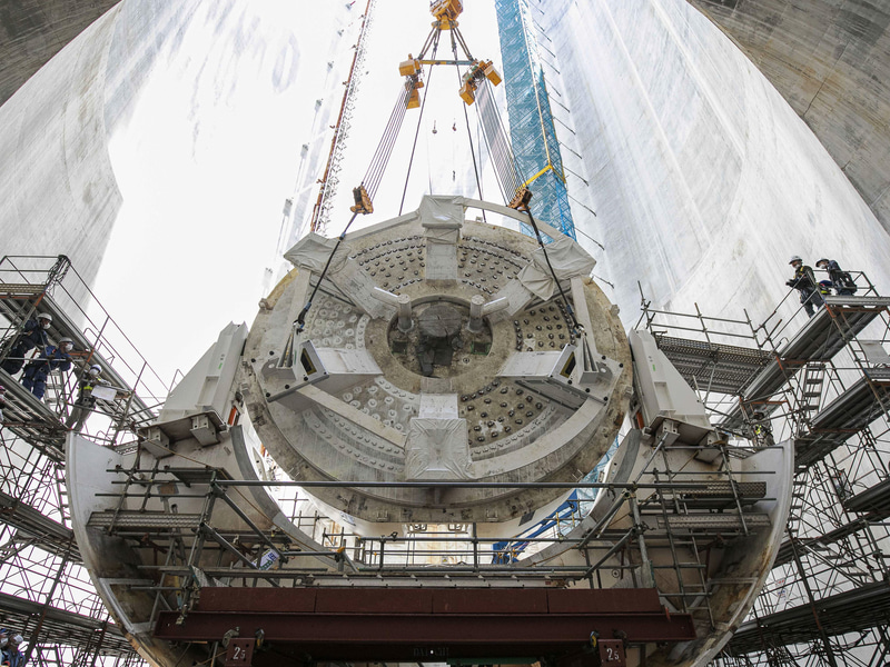 カッター駆動部は水平状態で組み立ててから垂直に起こす