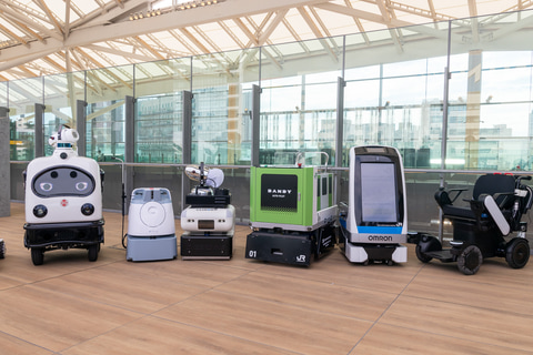 JR東日本、高輪ゲートウェイ駅でロボットの実証実験。コロナ禍での消毒
