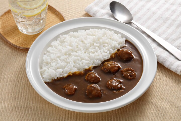 青森陸奥湾炙りほたてカレーの盛り付け例