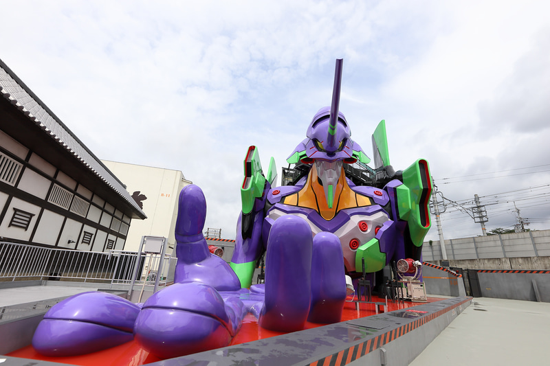 東映太秦映画村に出現したエヴァンゲリオン初号機