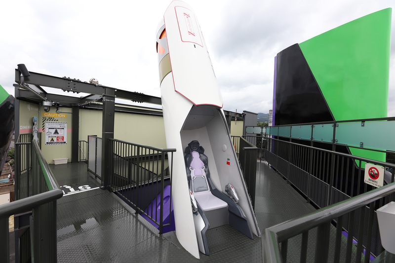 エヴァ初号機の頭の後ろにはエントリープラグが。世界初「搭乗できるエヴァンゲリオン」だ