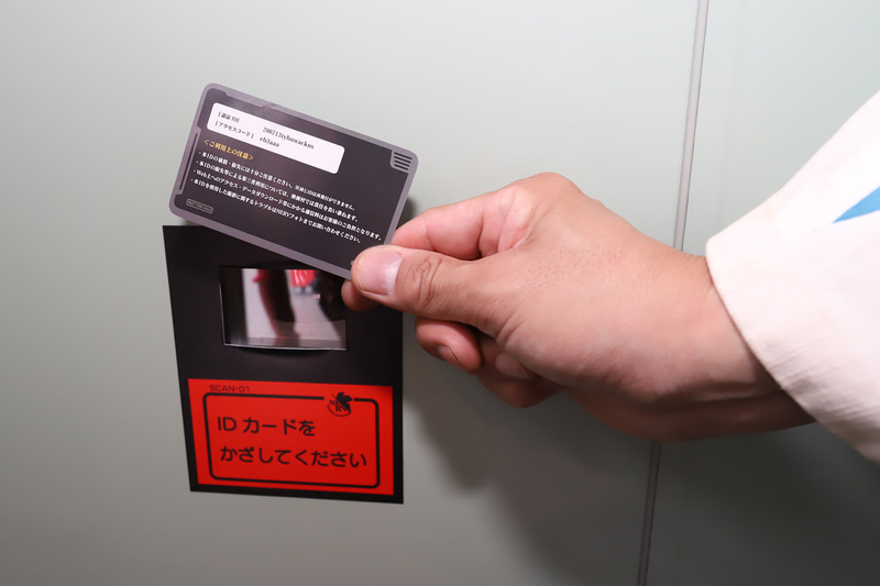 この先は何度かQRコードをセンサーにかざしながら進む