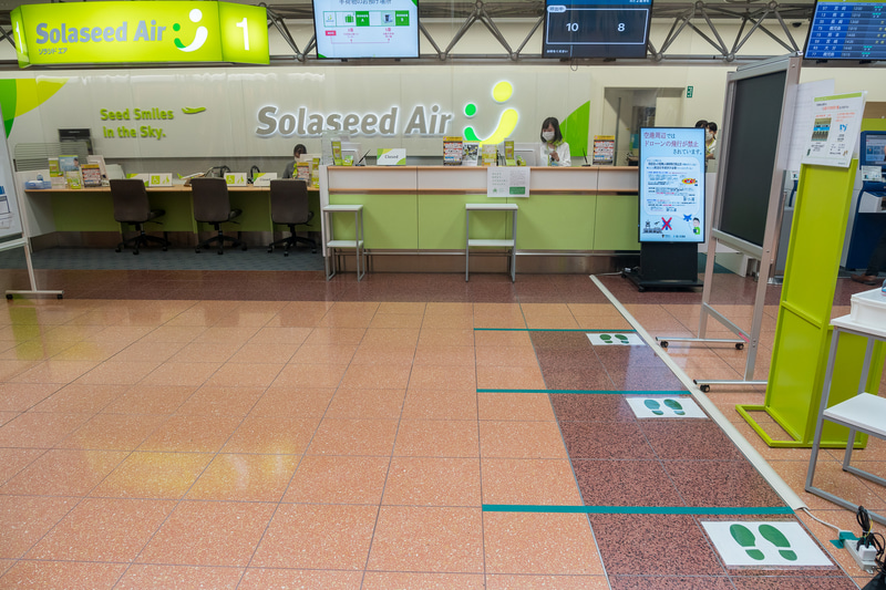 ソーシャルディスタンスを確保するための足跡マークを設置している。Airウェイト運用開始後はこれを2つに減らす予定とのこと