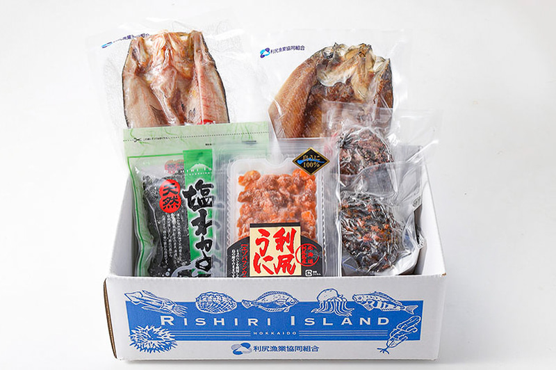 京阪百貨店はオンラインストアで全国の産地直送品の販売を行なう。写真は北海道利尻島 海の幸セット（1万800円）