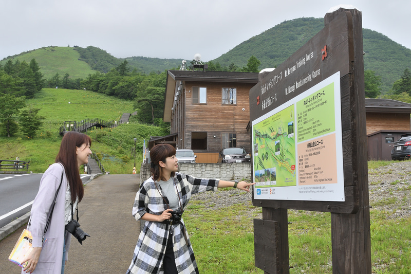 コムロ先生＆ひかるん「トレッキングコースは約3時間、せっかくだから全部行きましょう♪」（スタッフ一同：ここで待ってますね……）