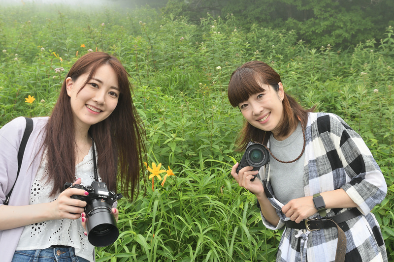 霧降高原での撮影を満喫した2人。ニッコウキスゲのガラス細工をお土産にして、次の目的地へ向かいます