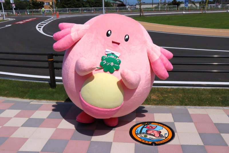 福島県の応援ポケモン「ラッキー」とポケふた