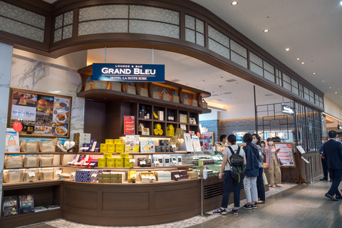 大阪 伊丹空港がグランドオープン 買い物や食事を楽しめる物販 飲食店が並ぶウォークスルー型商業エリア新設 トラベル Watch