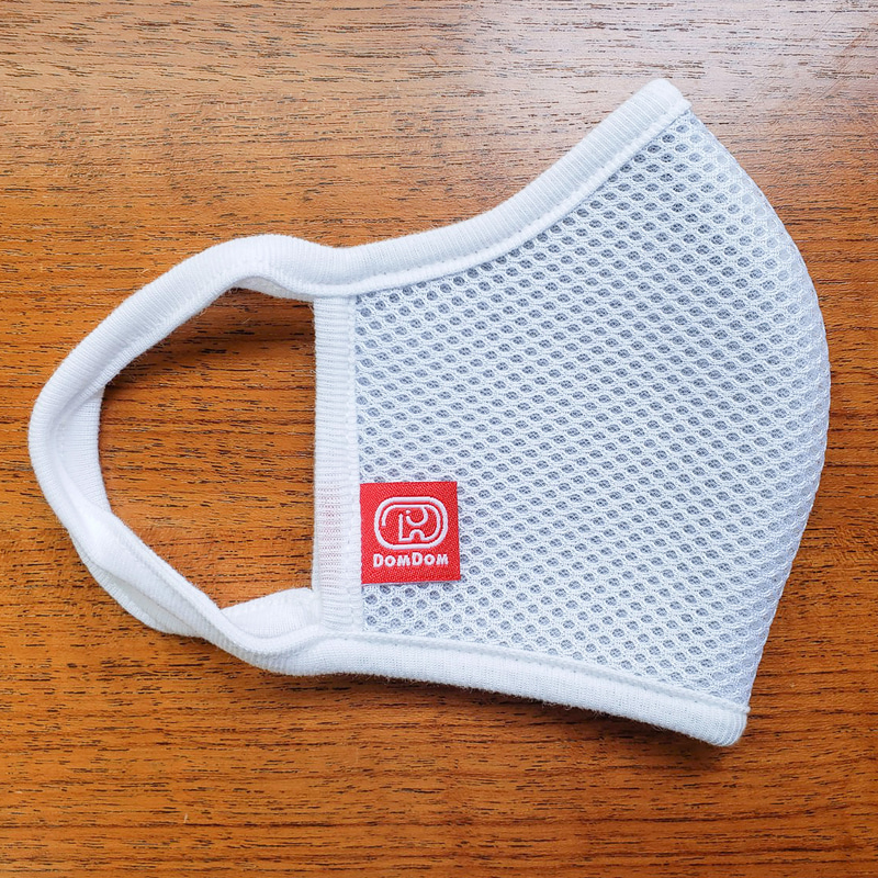 「ドムドム 洗える冷感マスク」（ホワイト）